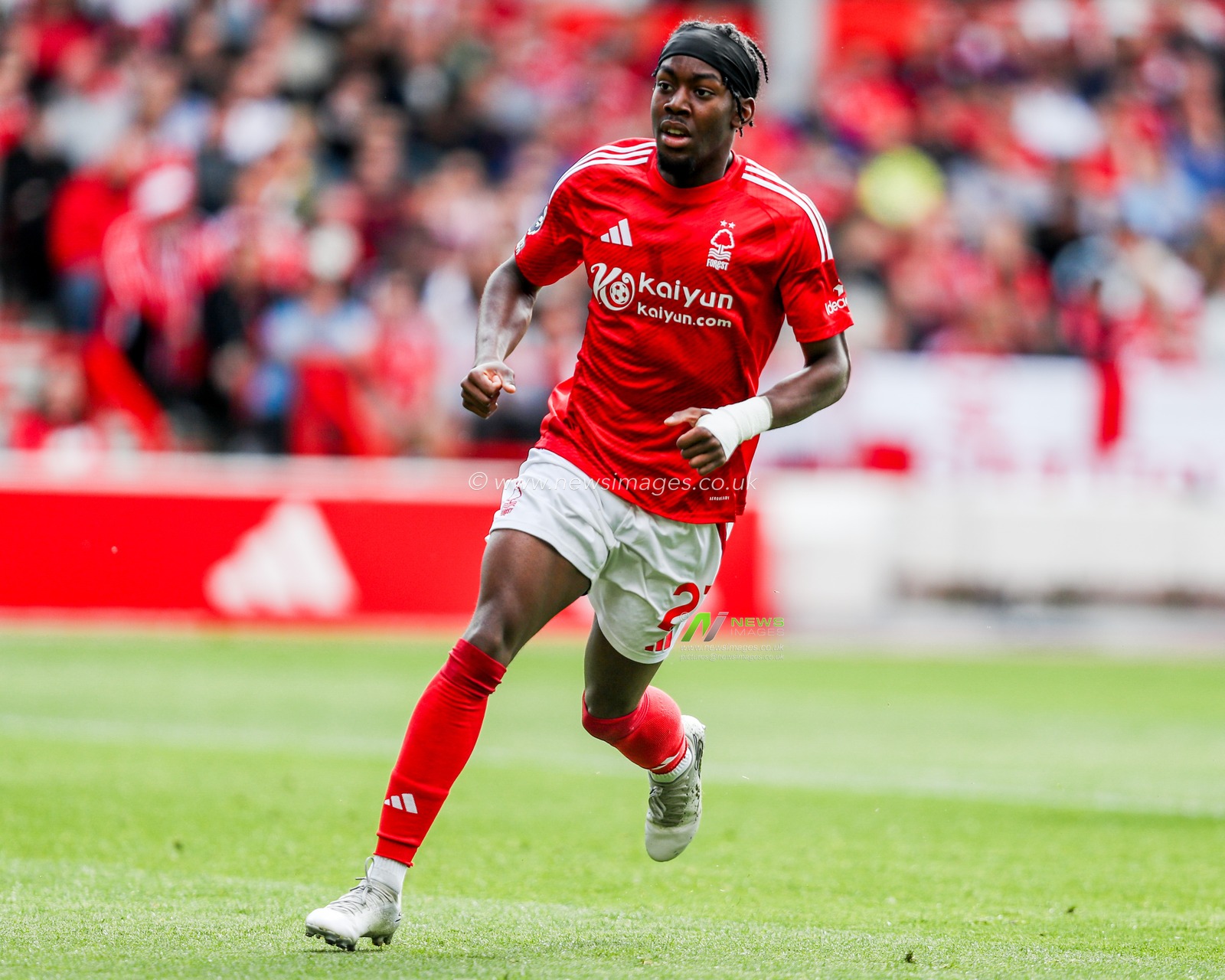 Anthony Elanga of Nottingham Forest in action during the Premier League match Nottingham Forest vs Chelsea at City Ground, Nottingham, United Kingdom, 25th May 2025

(Photo by Izzy Poles/News Images)