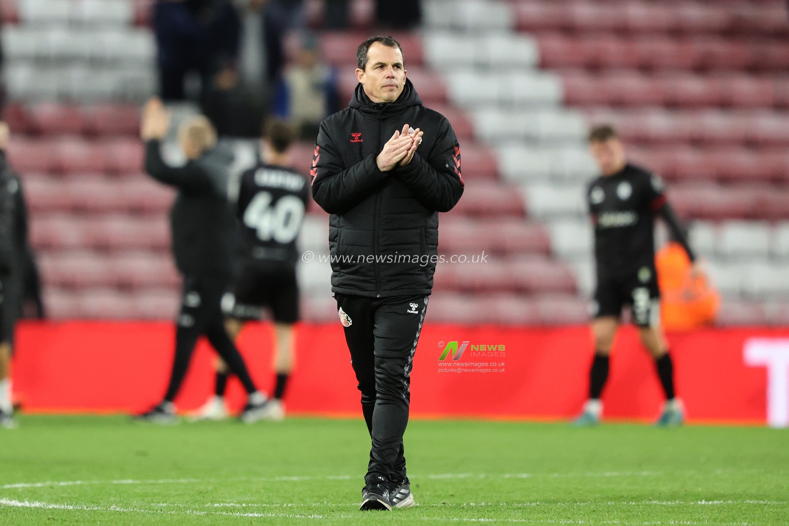 RÃ©gis Le Bris manager of Sunderland applauds the fans at the end of the game during the Sky Bet Championship match Sunderland vs Bristol City at Stadium Of Light, Sunderland, United Kingdom, 10th December 2024

(Photo by Alfie Cosgrove/News Images)