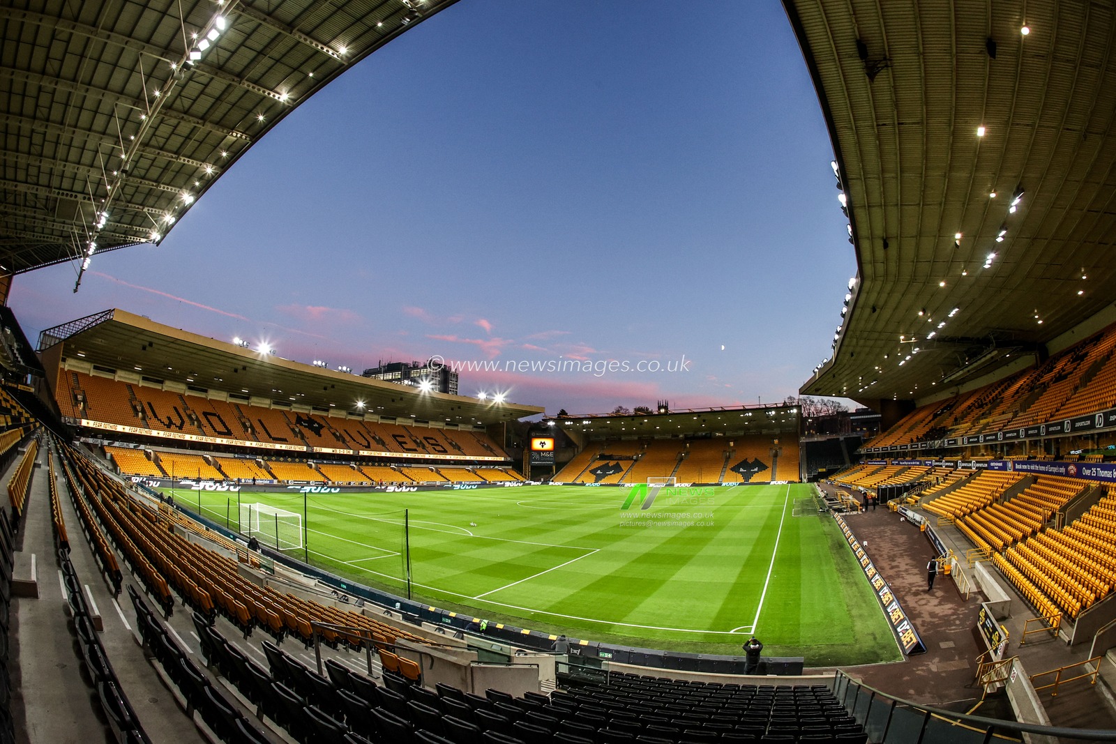 A general view of Molineux Stadium ahead of during the Carabao Cup Last 16 Wolverhampton Wanderers vs Chelsea at Molineux, Wolverhampton, United Kingdom, 29th October 2025

(Photo by Alfie Cosgrove/News Images)

*** GER AUT SUI OUT ***