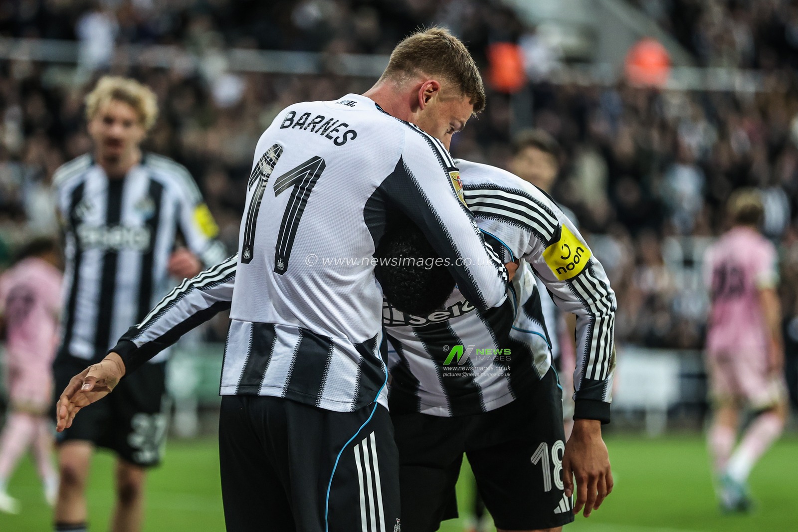 William Osula of Newcastle Untied celebrates his goal to make it 4-1 during the Carabao Cup Round 3 match Newcastle United vs Bradford City at St. James's Park, Newcastle, United Kingdom, 24th September 2025

(Photo by Alfie Cosgrove/News Images)