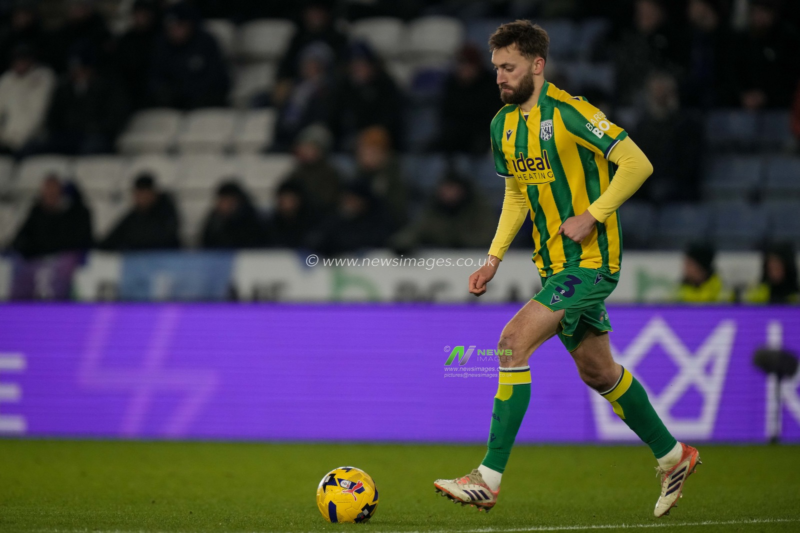 Nathaniel Phillips of West Bromwich Albion passes the ball during the Sky Bet Championship match Leicester City vs West Bromwich Albion at King Power Stadium, Leicester, United Kingdom, 5th January 2026

(Photo by Maynard Manyowa/News Images)

*** GER AUT SUI OUT ***