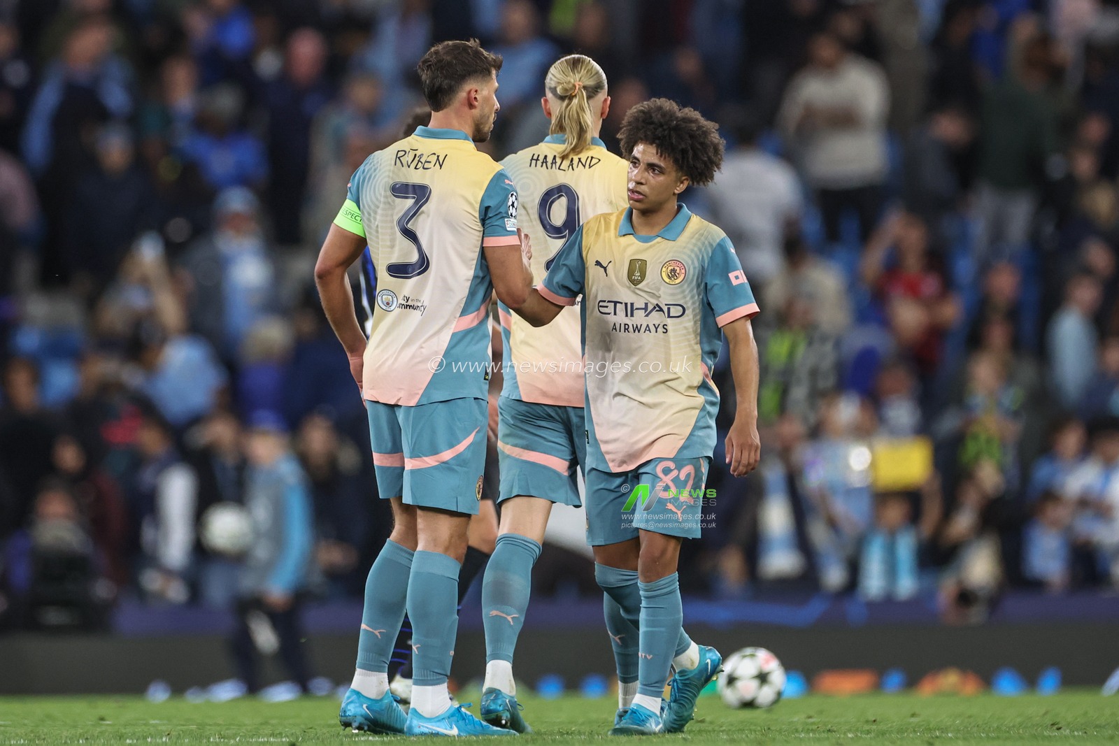RÃºben Dias of Manchester City shakes hands with Rico Lewis of Manchester City at full time during the UEFA Champions League league stage match Manchester City vs Inter Milan at Etihad Stadium, Manchester, United Kingdom, 18th September 2024

(Photo by Mark Cosgrove/News Images)