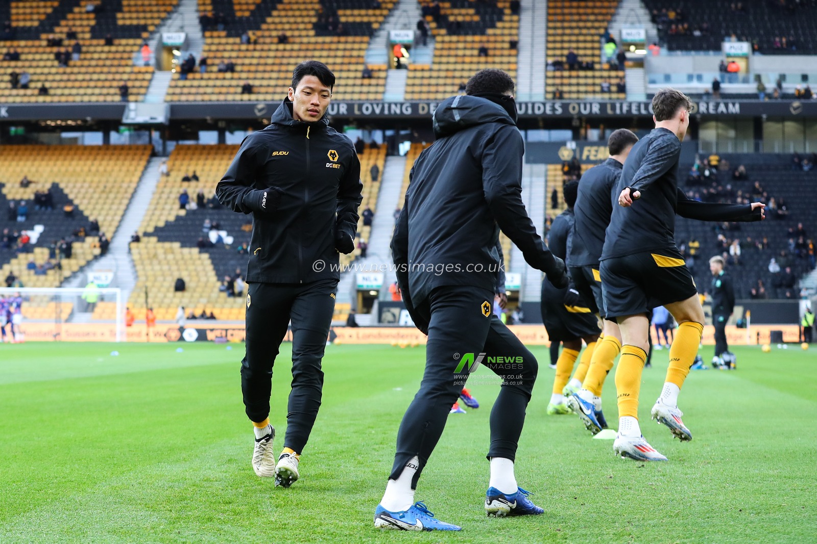 Hwang Hee-Chan of Wolverhampton Wanderers during the pre-game warm up ahead of the Premier League match Wolverhampton Wanderers vs Ipswich Town at Molineux, Wolverhampton, United Kingdom, 14th December 2024

(Photo by Gareth Evans/News Images)