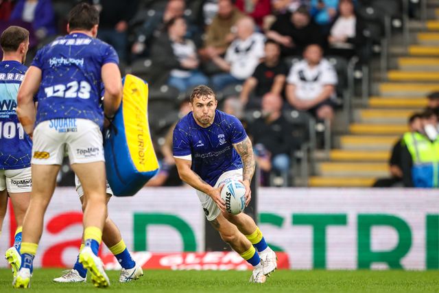Sam Powell of Warrington Wolves in the pre-game warm up during the Betfred Super League round 25 match Hull FC vs Warrington Wolves at MKM Stadium, Hull, United Kingdom on 29 August 2026

(Photo by Alfie Cosgrove/News Images)