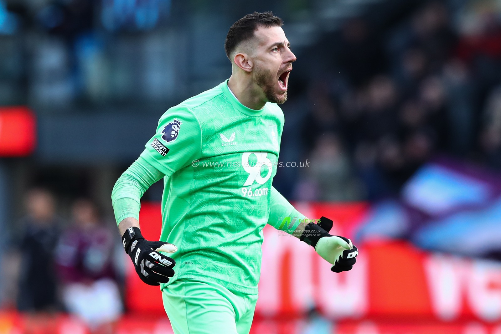 Burnley goalkeeper Martin Dubravka celebrates Jaidon Anthony of Burnley goal to make it 2-3 during the Premier League match Burnley vs Brentford at Turf Moor, Burnley, United Kingdom on 28 February 2026

(Photo by Jorge Horsted/News Images)