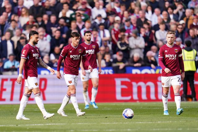 West Ham players after Leeds make it 0-1 during the Emirates FA Cup Quarter-Final match West Ham United vs Leeds United at London Stadium, London, United Kingdom on 04 April 2026

(Photo by Harvey Murphy/News Images)
