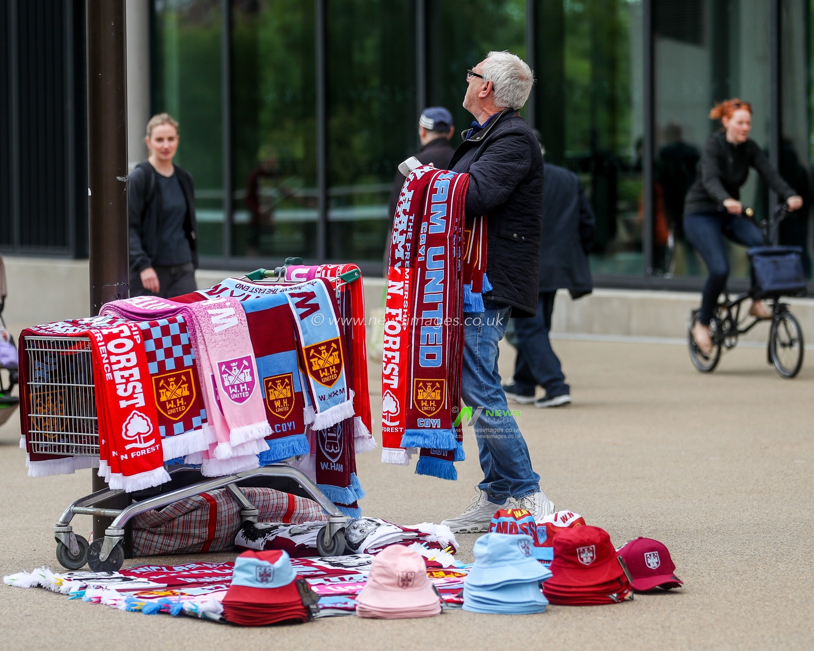 March sellers sell scarves and hats outside of London Stadium prior to the Premier League match West Ham United vs Nottingham Forest at London Stadium, London, United Kingdom, 18th May 2025

(Photo by Izzy Poles/News Images)