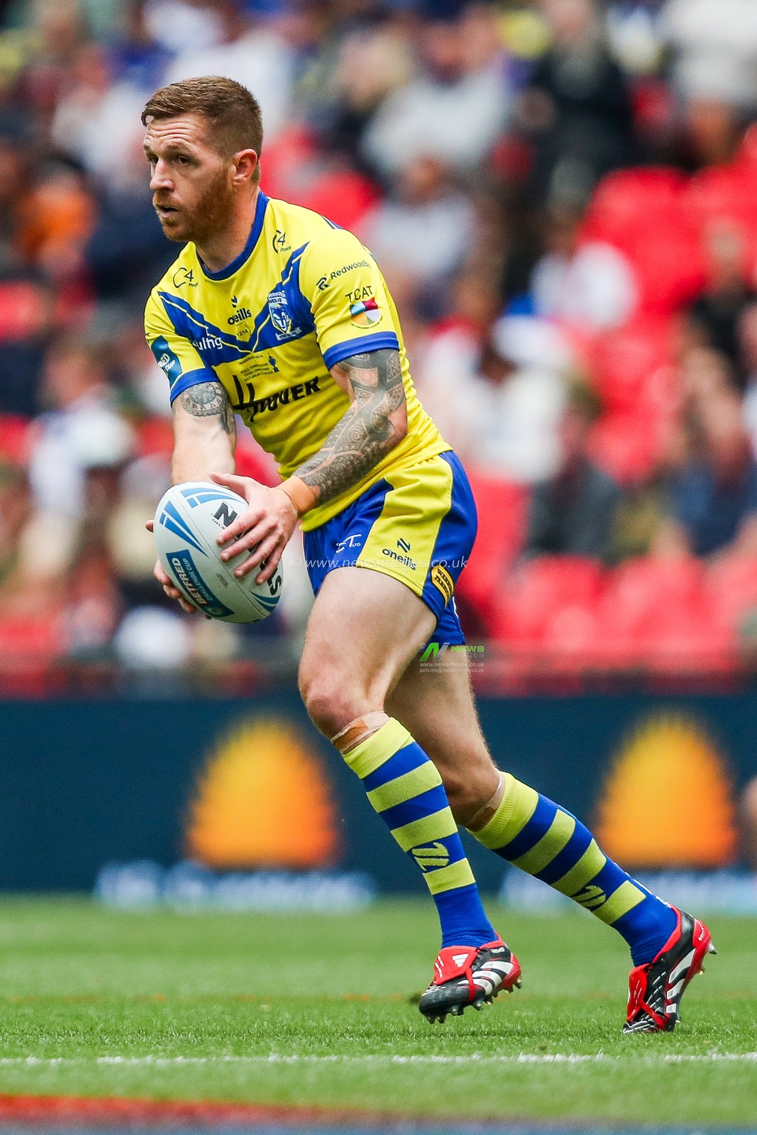 Marc Sneyd of Warrington Wolves runs with the ball during the Betfred Challenge Cup Final Warrington Wolves vs Hull KR at Wembley Stadium, London, United Kingdom, 7th June 2025

(Photo by Izzy Poles/News Images)