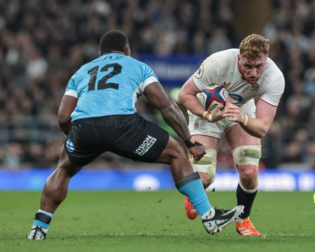 Ollie Chessum of England barges looks for a way past Josua Tuisova of Fiji during the Quilter Nations Series 2025 match England vs Fiji at Allianz Stadium, Twickenham, United Kingdom, 8th November 2025

(Photo by Mark Cosgrove/News Images)

*** GER AUT SUI OUT ***