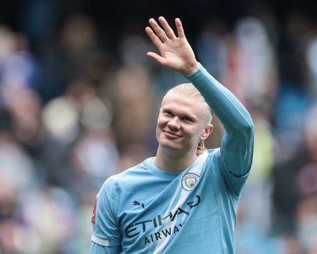 Erling Haaland of Manchester City celebrates the 4-0 win with the fans during the Emirates FA Cup Quarter-Final match Manchester City vs Liverpool at Etihad Stadium, Manchester, United Kingdom on 04 April 2026

(Photo by Mark Cosgrove/News Images)