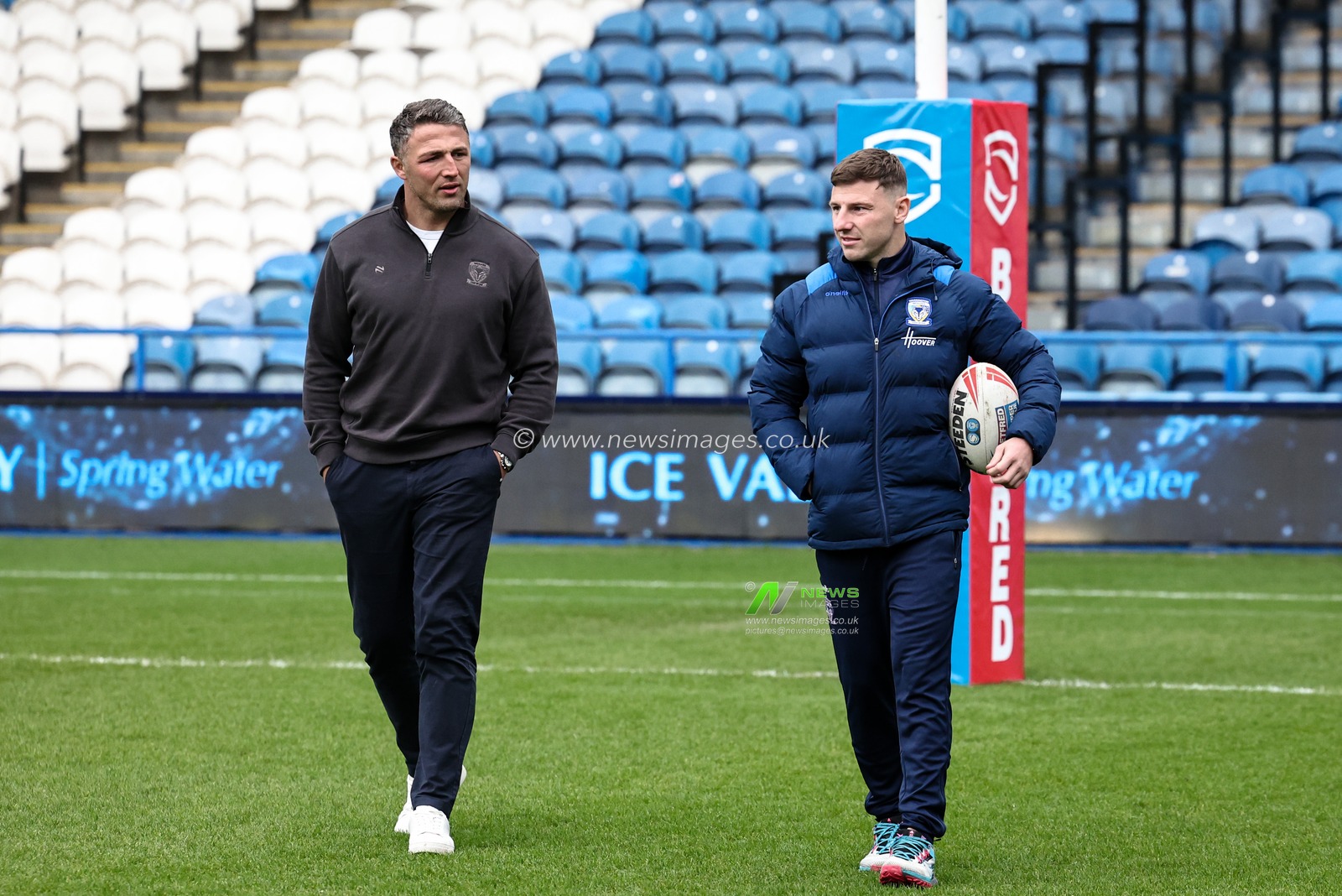 Sam Burgess Head Coach of Warrington Wolves and team captain George Williams insect the pitch as they arrive during the Betfred Super League Round 1 match Huddersfield Giants vs Warrington Wolves at John Smith's Stadium, Huddersfield, United Kingdom, 16th February 2025

(Photo by Mark Cosgrove/News Images)