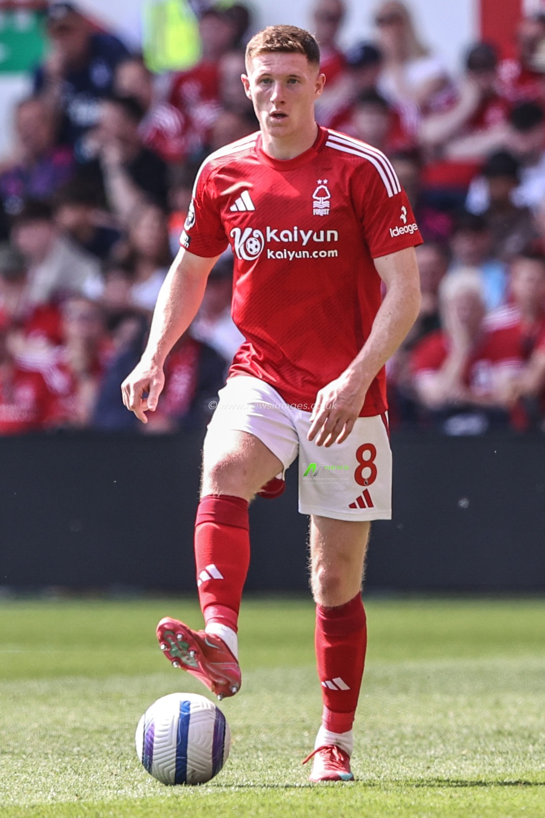Elliot Anderson of Nottingham Forest during the Premier League match Nottingham Forest vs Leicester City at City Ground, Nottingham, United Kingdom, 11th May 2025

(Photo by Alfie Cosgrove/News Images)