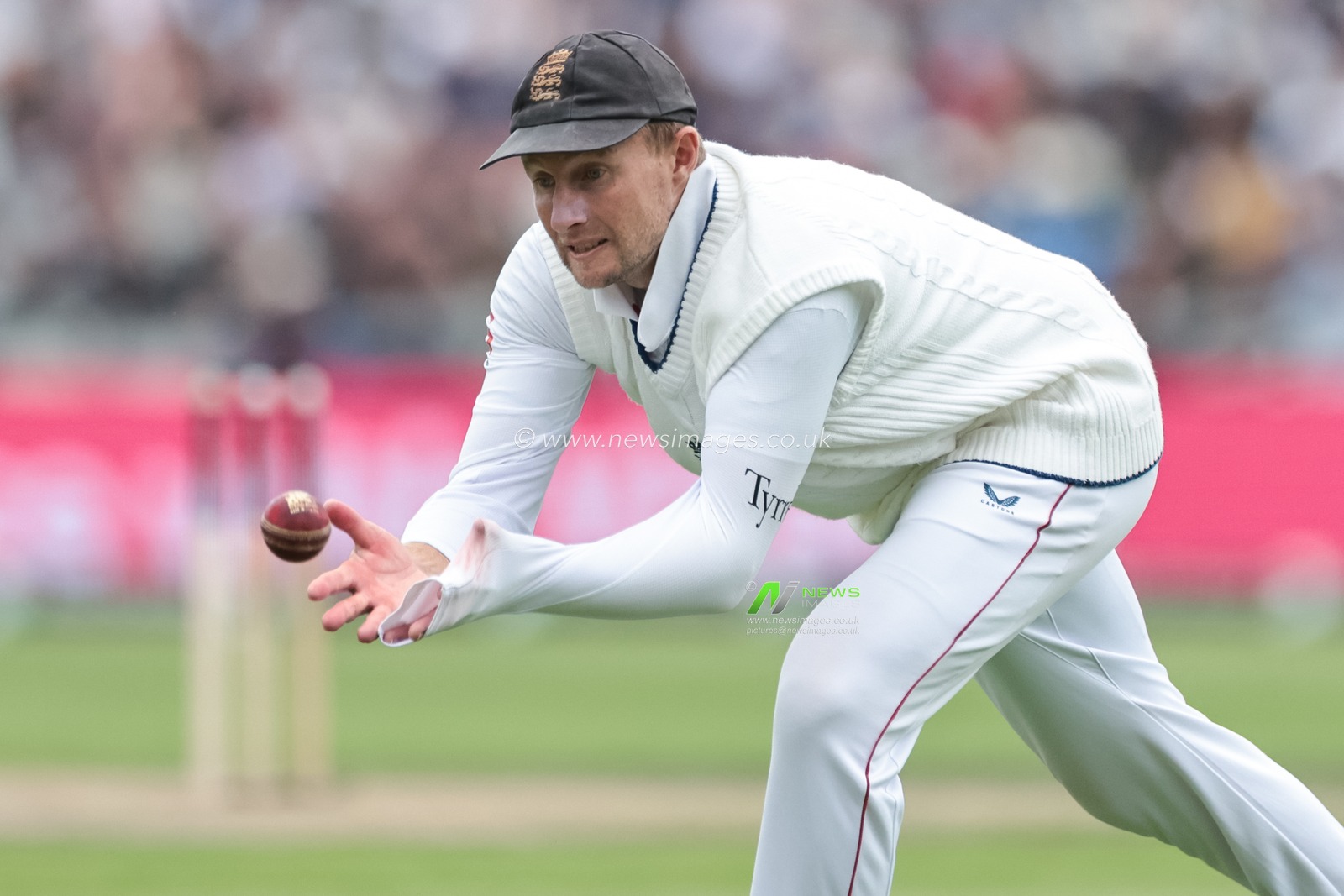Joe Root of England receives the ball during the 4th Rothesay Test Match match Day 1 England vs India at Old Trafford Cricket Ground, Manchester, United Kingdom, 22nd July 2025

(Photo by Mark Cosgrove/News Images)