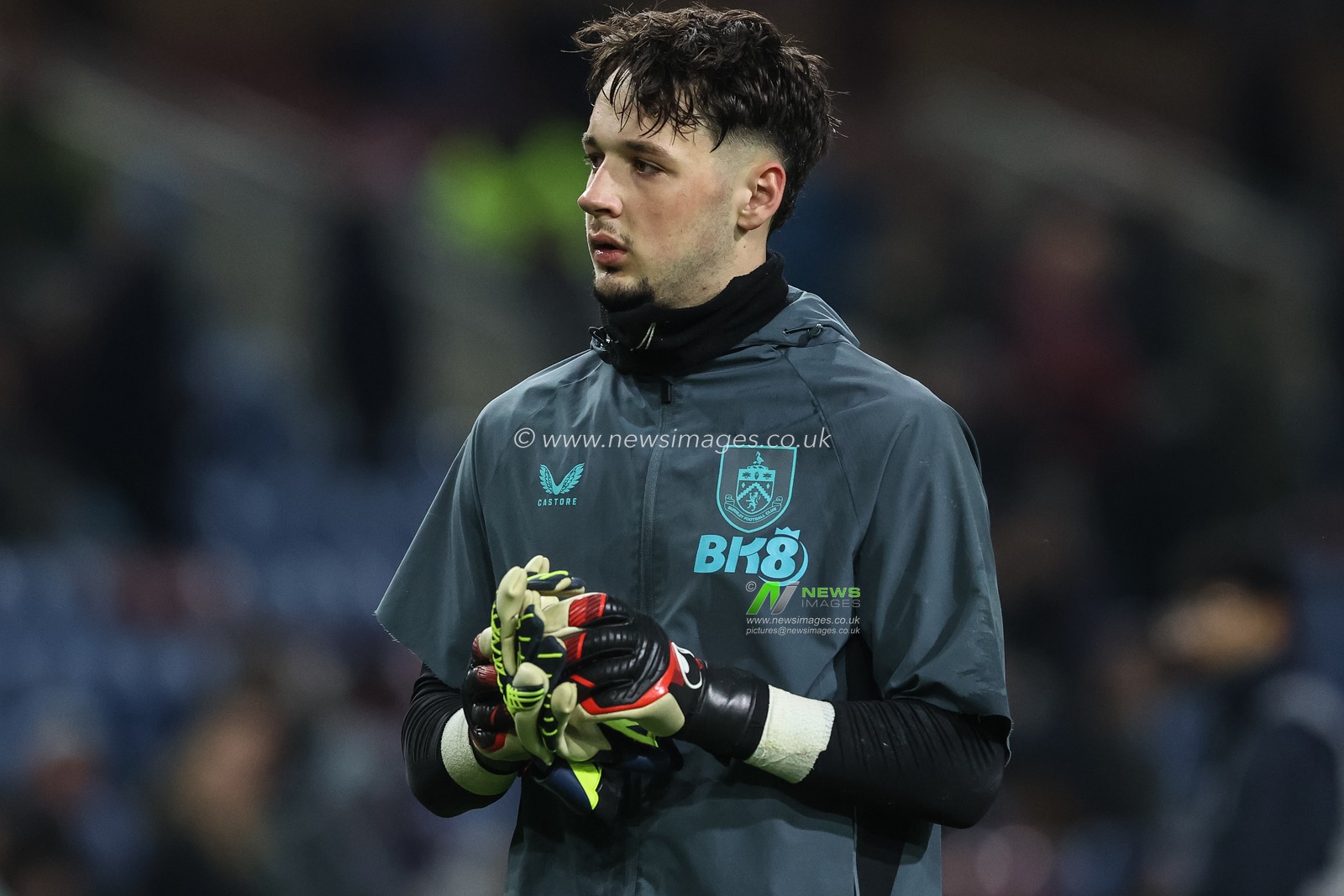 James Trafford of Burnley in the pregame warmup session during the Sky Bet Championship match Burnley vs Sunderland at Turf Moor, Burnley, United Kingdom, 17th January 2025

(Photo by Alfie Cosgrove/News Images)