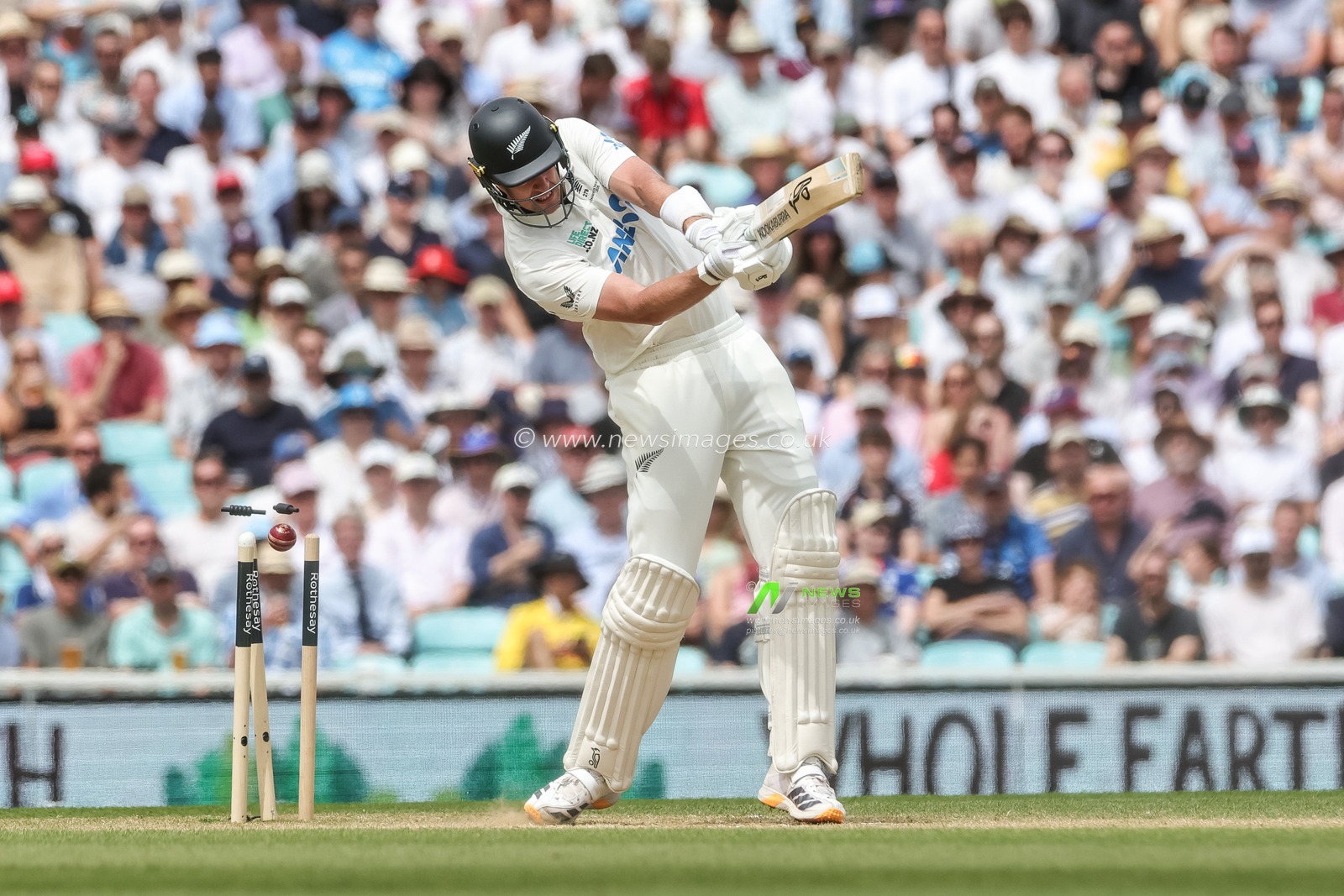Kyle Jamieson of New Zealand is bowled out by Matthew Fisher of England during the 2nd Rothesay Test Match Day 4 match England vs New Zealand at The Kia Oval, London, United Kingdom on 20 June 2026

(Photo by Mark Cosgrove/News Images)