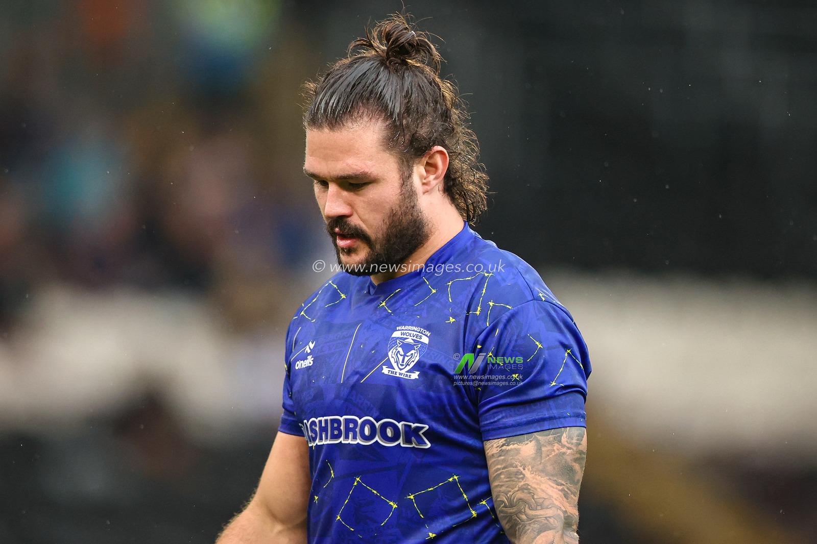 Luke Thomas of Warrington Wolves in the pre-game warm up during the Betfred Super League round 25 match Hull FC vs Warrington Wolves at MKM Stadium, Hull, United Kingdom on 29 August 2026

(Photo by Alfie Cosgrove/News Images)