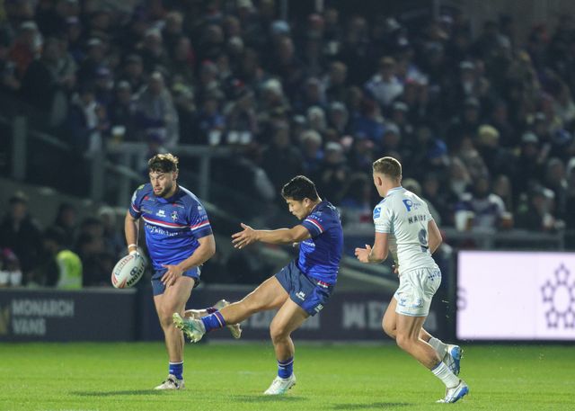 Masin Lino of Wakefield Trinity kicks the ball on during the Betfred Super League Round 1 match Wakefield Trinity vs Toulouse Olympique at DIY Kitchens Stadium, Wakefield, United Kingdom on 14 February 2026

(Photo by Richard Bierton/News Images)