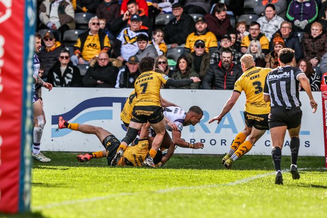 Corey Hall of Wakefield Trinity goes over for a try during the Betfred Super League round 7 match Castleford Tigers vs Wakefield Trinity at OneBore Stadium, Castleford, Untied Kingdom on 05 April 2026

(Photo by Alfie Cosgrove/News Images)