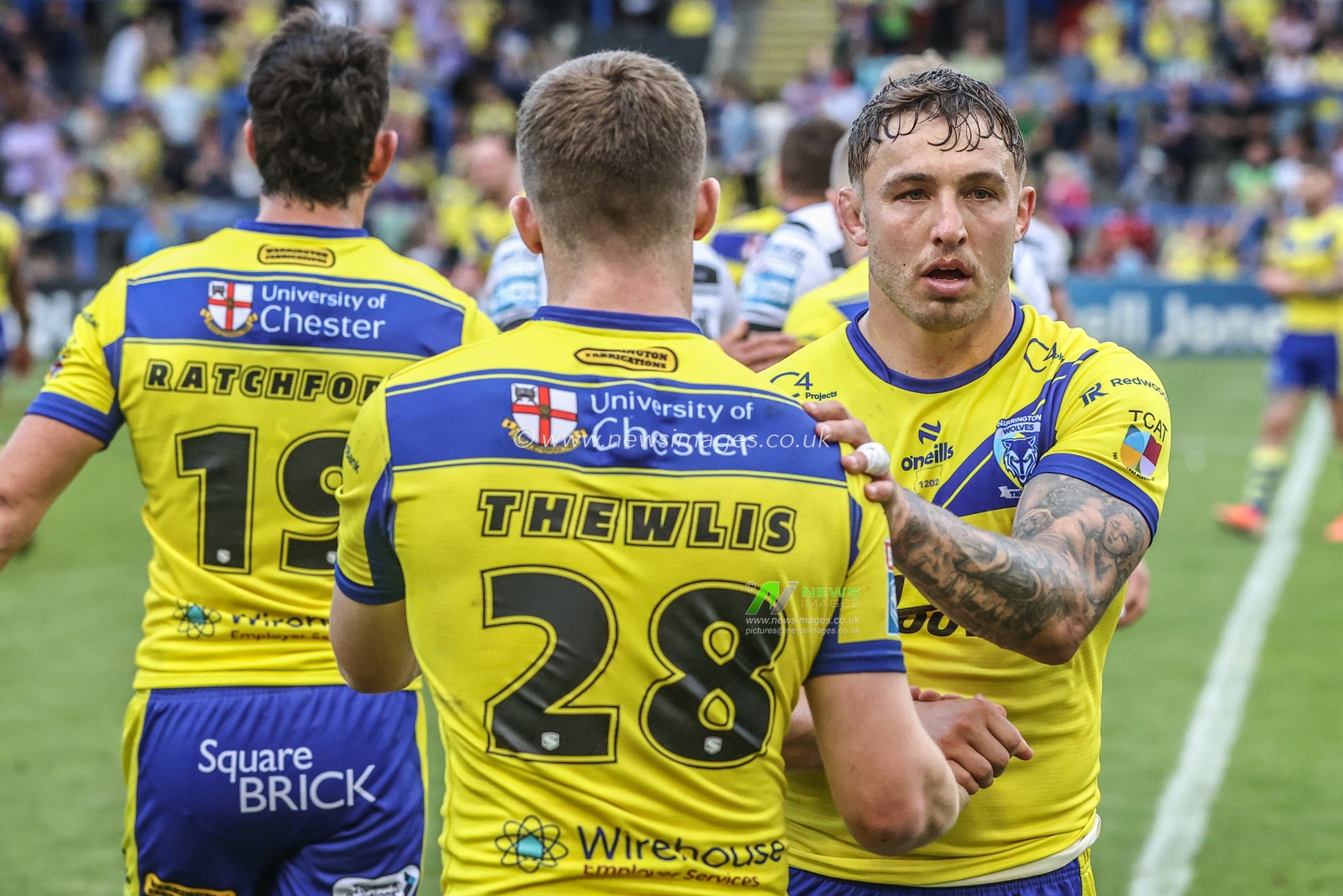 Jake Thewlis of Warrington Wolves shakes hands with Sam Powell of Warrington Wolves after the game during the Betfred Super League round 16 match Warrington Wolves vs Hull FC at Halliwell Jones Stadium, Warrington, United Kingdom, 28th June 2025

(Photo by Alfie Cosgrove/News Images)