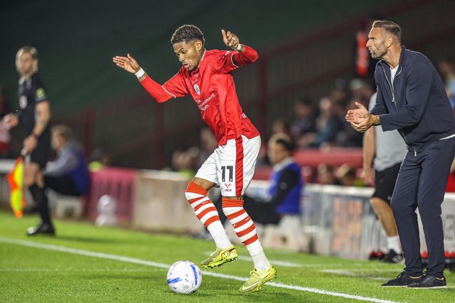 Tyrese Noslin of Barnsley controls the ball during the Sky Bet League One match Barnsley vs Blackpool at Oakwell, Barnsley, United Kingdom on 02 September 2026

(Photo by Alfie Cosgrove/News Images)