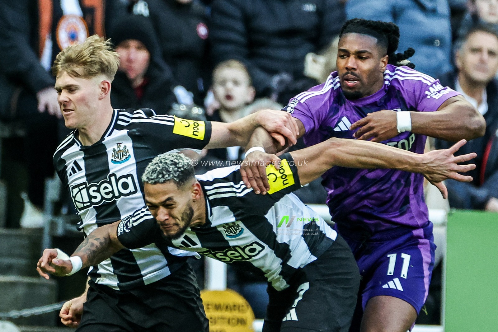 Lewis Hall and Joelinton of Newcastle United hold back Adama Traore of Fulham during the Premier League match Newcastle United vs Fulham at St. James's Park, Newcastle, United Kingdom, 1st February 2025

(Photo by Mark Cosgrove/News Images)
