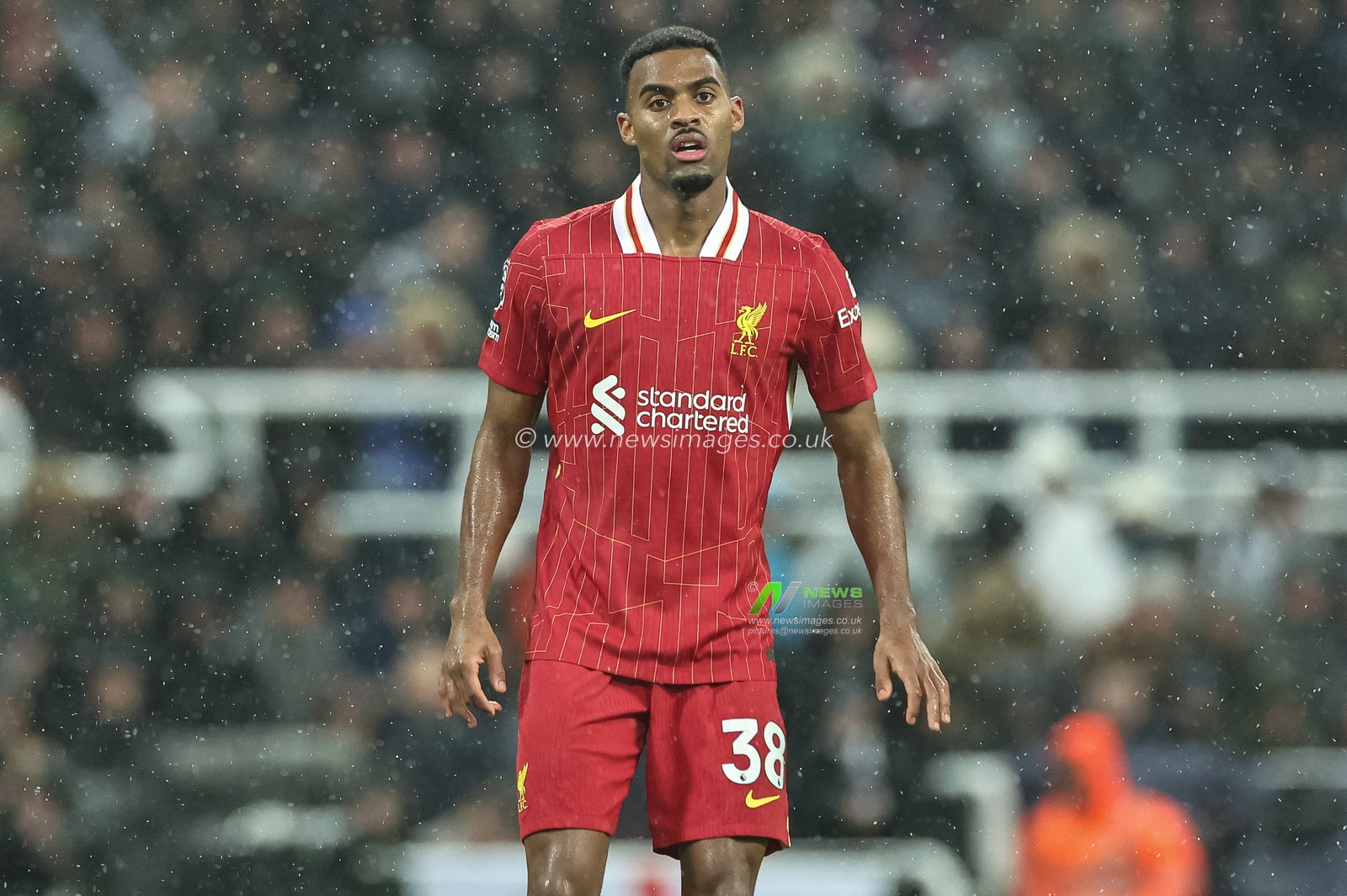 Ryan Gravenberch of Liverpool during the Premier League match Newcastle United vs Liverpool at St. James' Park, Newcastle, United Kingdom, 4th December 2024

(Photo by Mark Cosgrove/News Images)