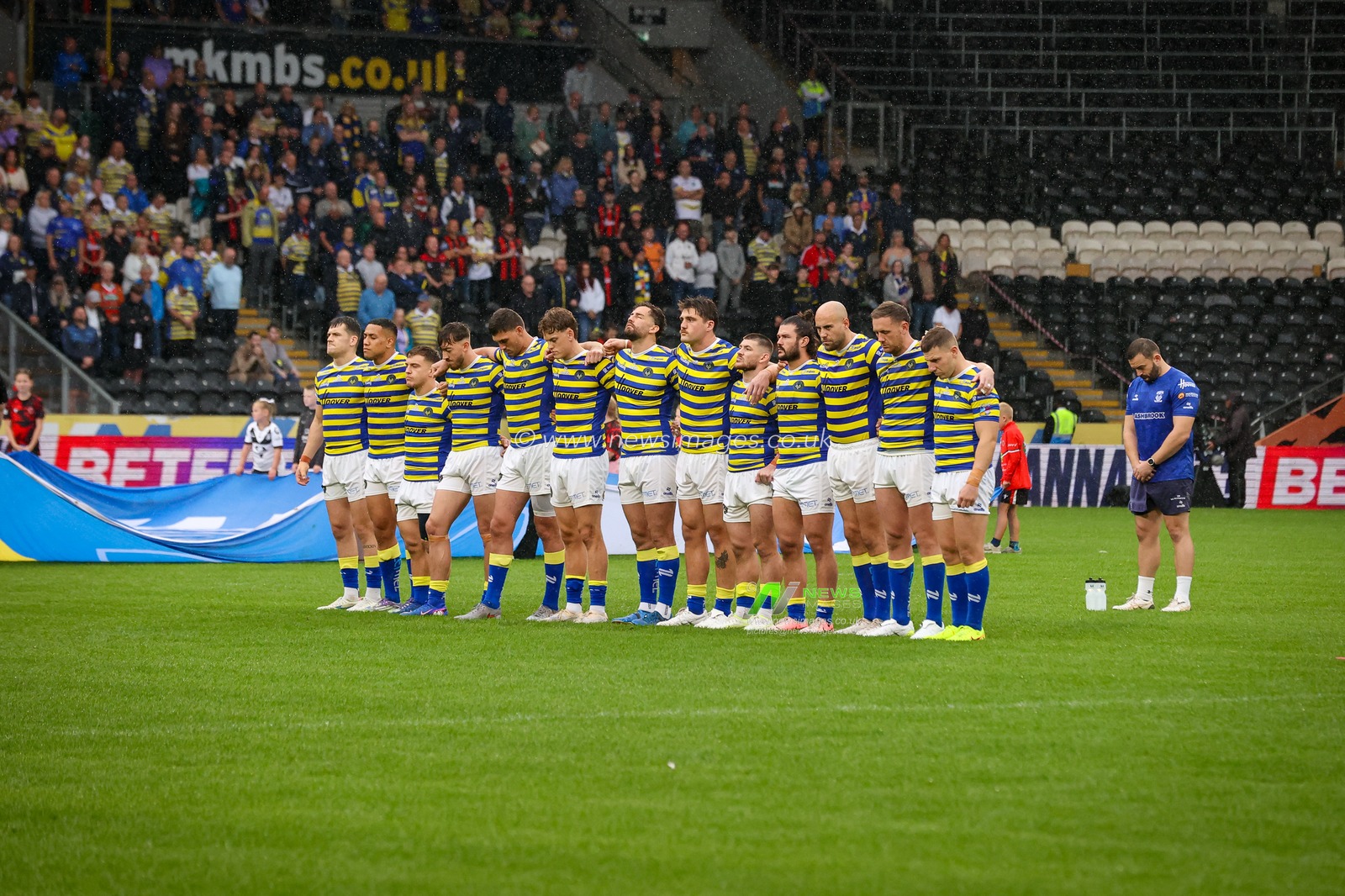 A minute’s silence observed for Sir Billy Boston during the Betfred Super League round 25 match Hull FC vs Warrington Wolves at MKM Stadium, Hull, United Kingdom on 29 August 2026

(Photo by Alfie Cosgrove/News Images)