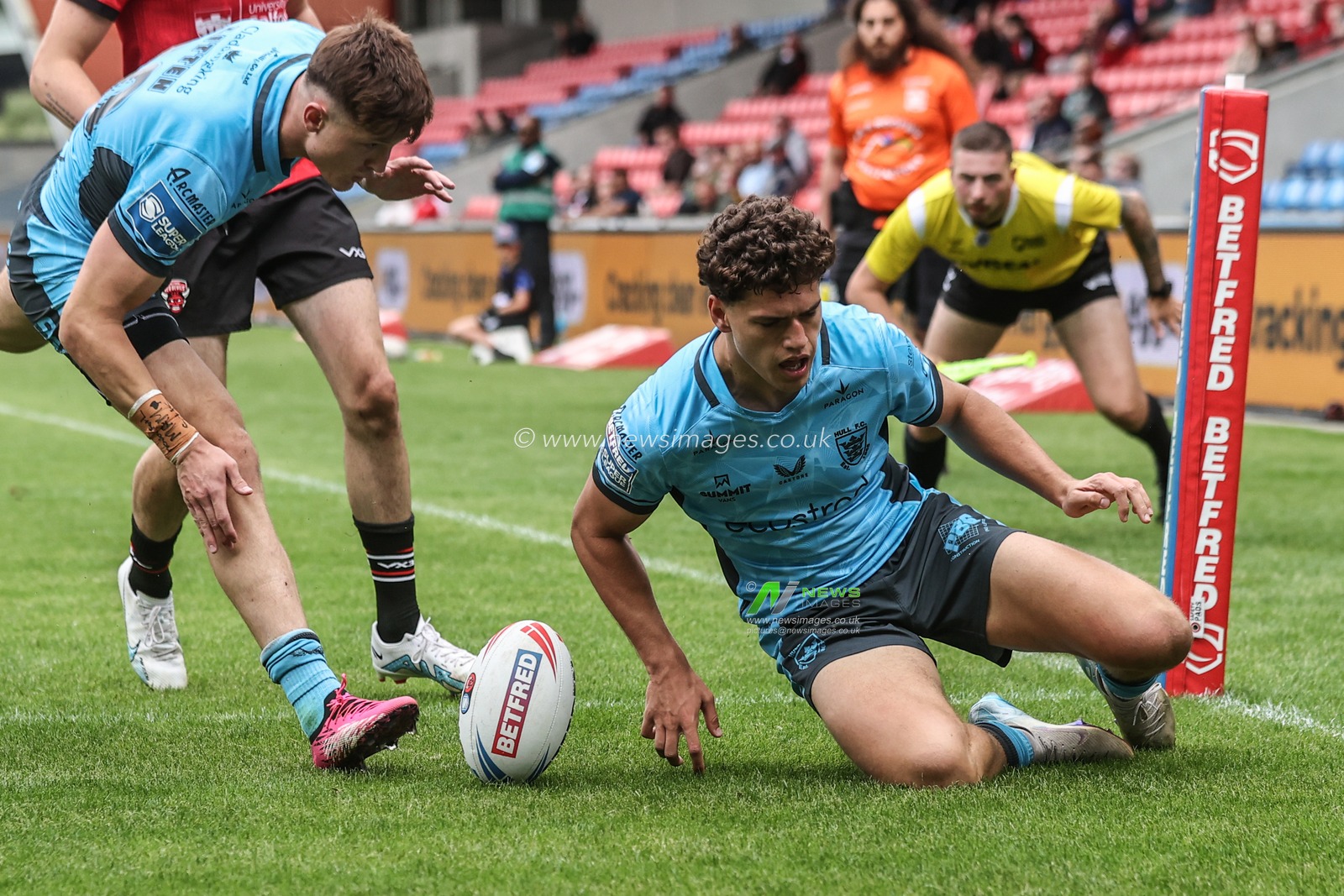 Lewis Martin of Hull FC goes over for a try during the Betfred Super League round 15 match Salford Red Devils vs Hull FC at Salford Community Stadium, Eccles, United Kingdom, 22nd June 2025

(Photo by Alfie Cosgrove/News Images)