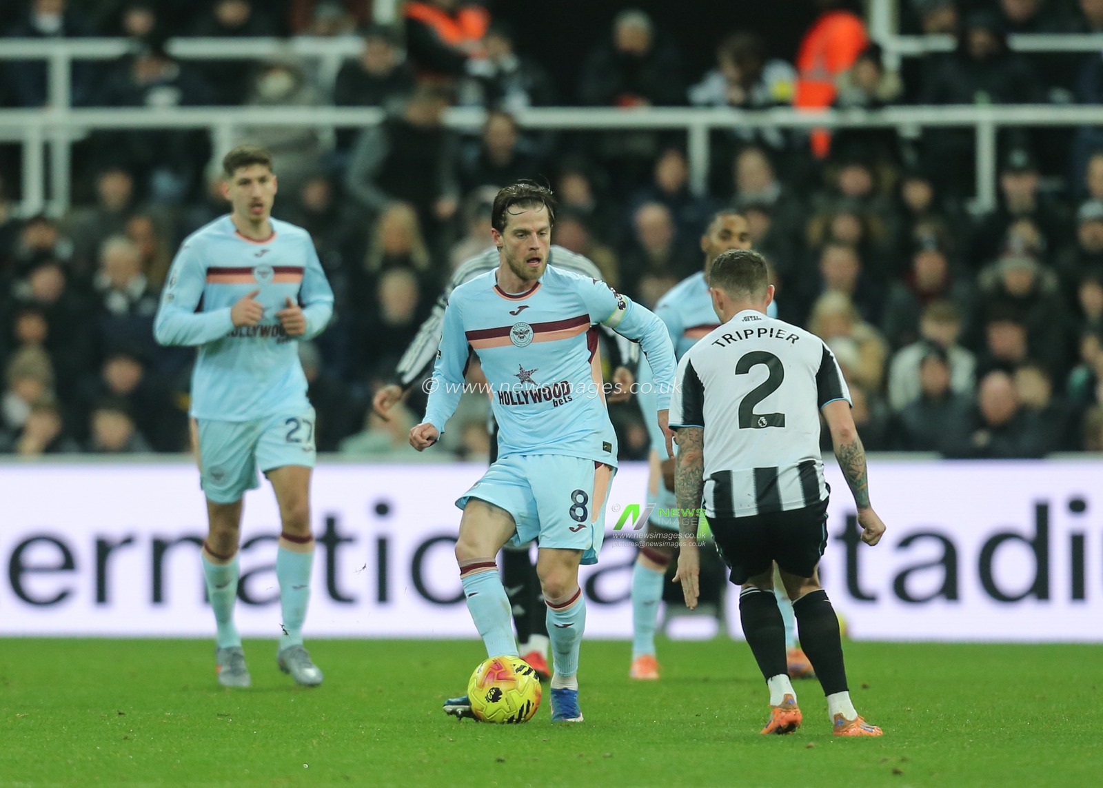 Mathias Jensen of Brentford passes the ball during the Premier League match Newcastle Untied vs Brentford at St. James's Park, Newcastle, United Kingdom on 07 February 2026

(Photo by Richard Bierton/News Images)