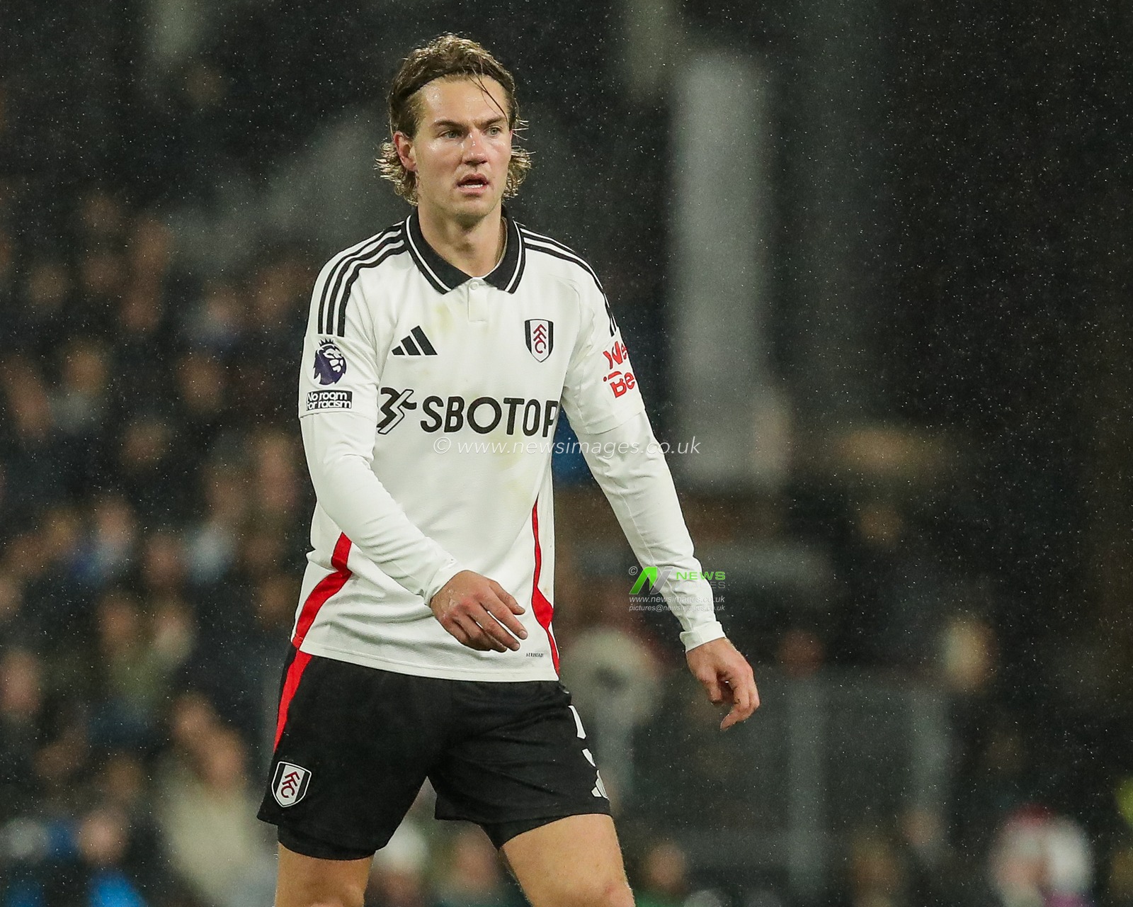Joachim Andersen of Fulham looks on during the Premier League match Fulham vs Wolverhampton Wanderers at Craven Cottage, London, United Kingdom, 23rd November 2024

(Photo by Izzy Poles/News Images)