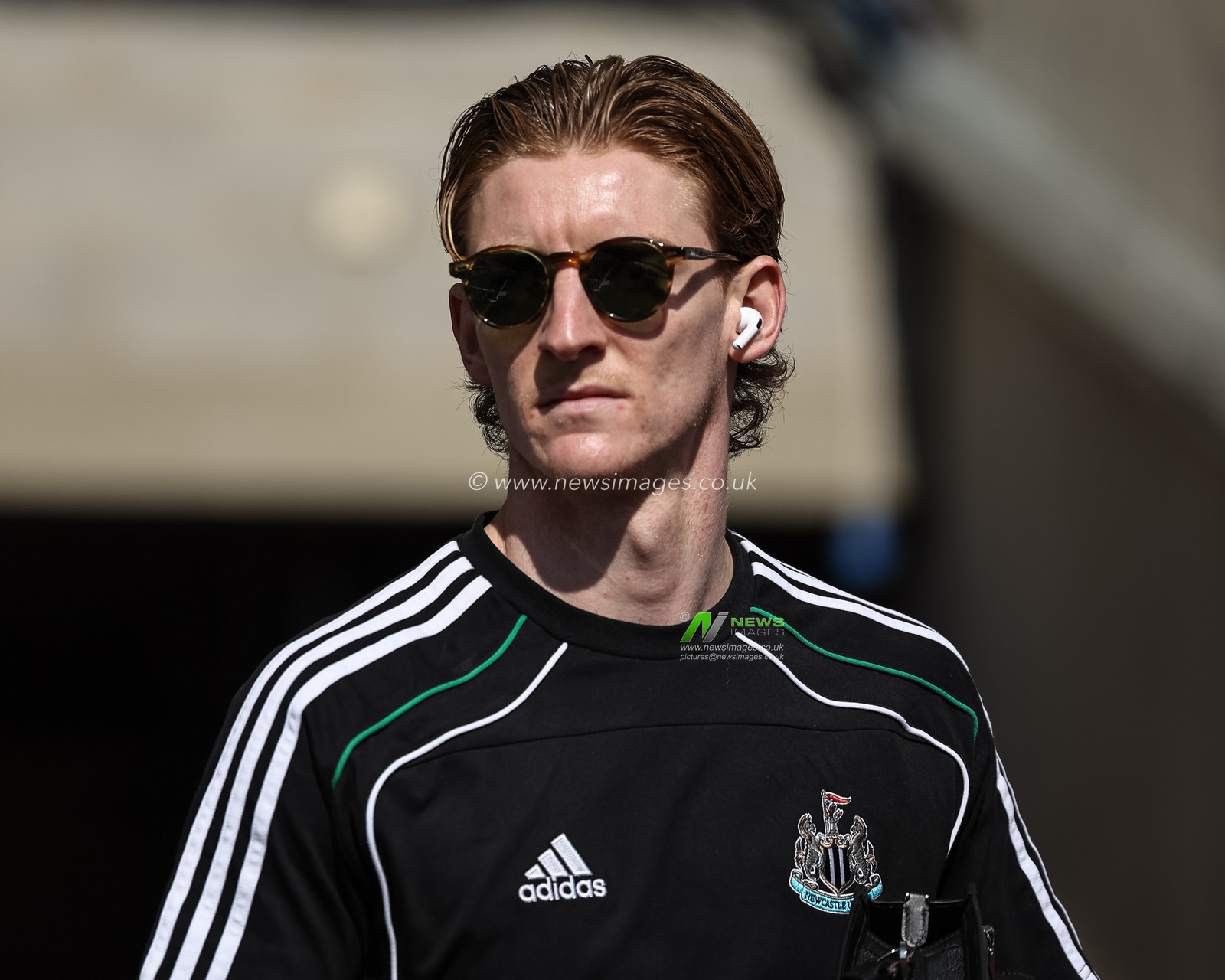 Anthony Gordon of Newcastle United arrives during the Premier League match Newcastle United vs Chelsea at St. James's Park, Newcastle, United Kingdom, 11th May 2025

(Photo by Mark Cosgrove/News Images)