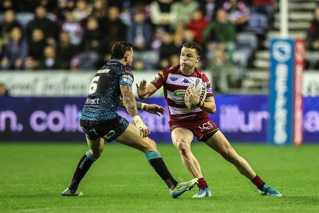 Jai Field of Wigan Warriors breaks with the ball during the Betfred Super League Semi Final 1 match Wigan Warriors vs Leigh Leopards at The Brick Community Stadium, Wigan, United Kingdom, 3rd October 2025

(Photo by Alfie Cosgrove/News Images)