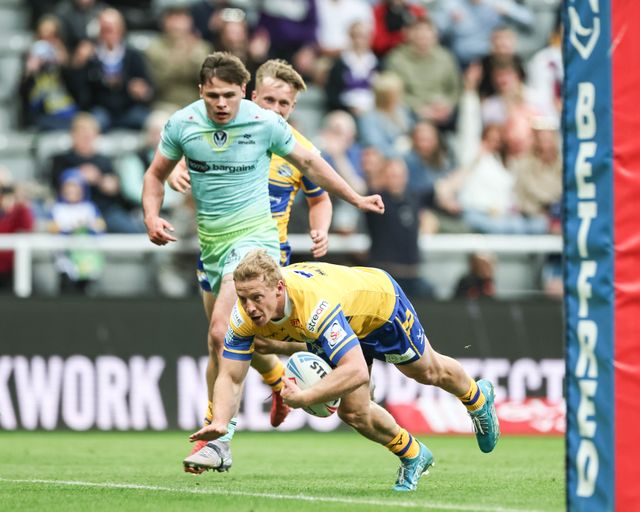 Lachlan Miller of Leeds Rhinos goes over for a try during the Betfred Magic Weekend 2025 match St Helens vs Leeds Rhinos at St. James's Park, Newcastle, United Kingdom, 3rd May 2025

(Photo by Mark Cosgrove/News Images)