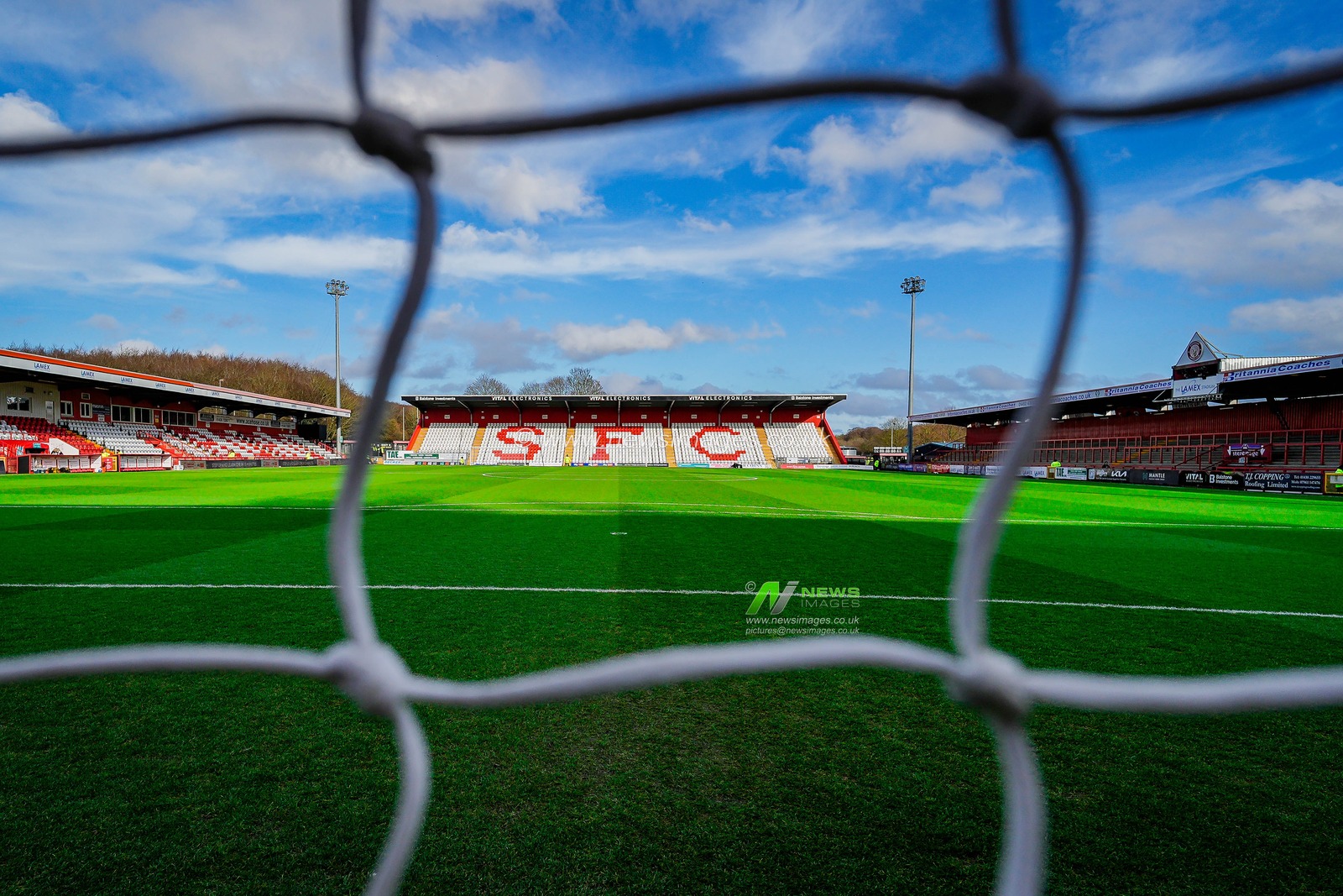 A general view of the pitch ahead of kick off the  during the Sky Bet League 1 match Stevenage vs Mansfield Town at Lamex Stadium, Stevenage, United Kingdom, 24th January 2026

(Photo by Maynard Manyowa/News Images)