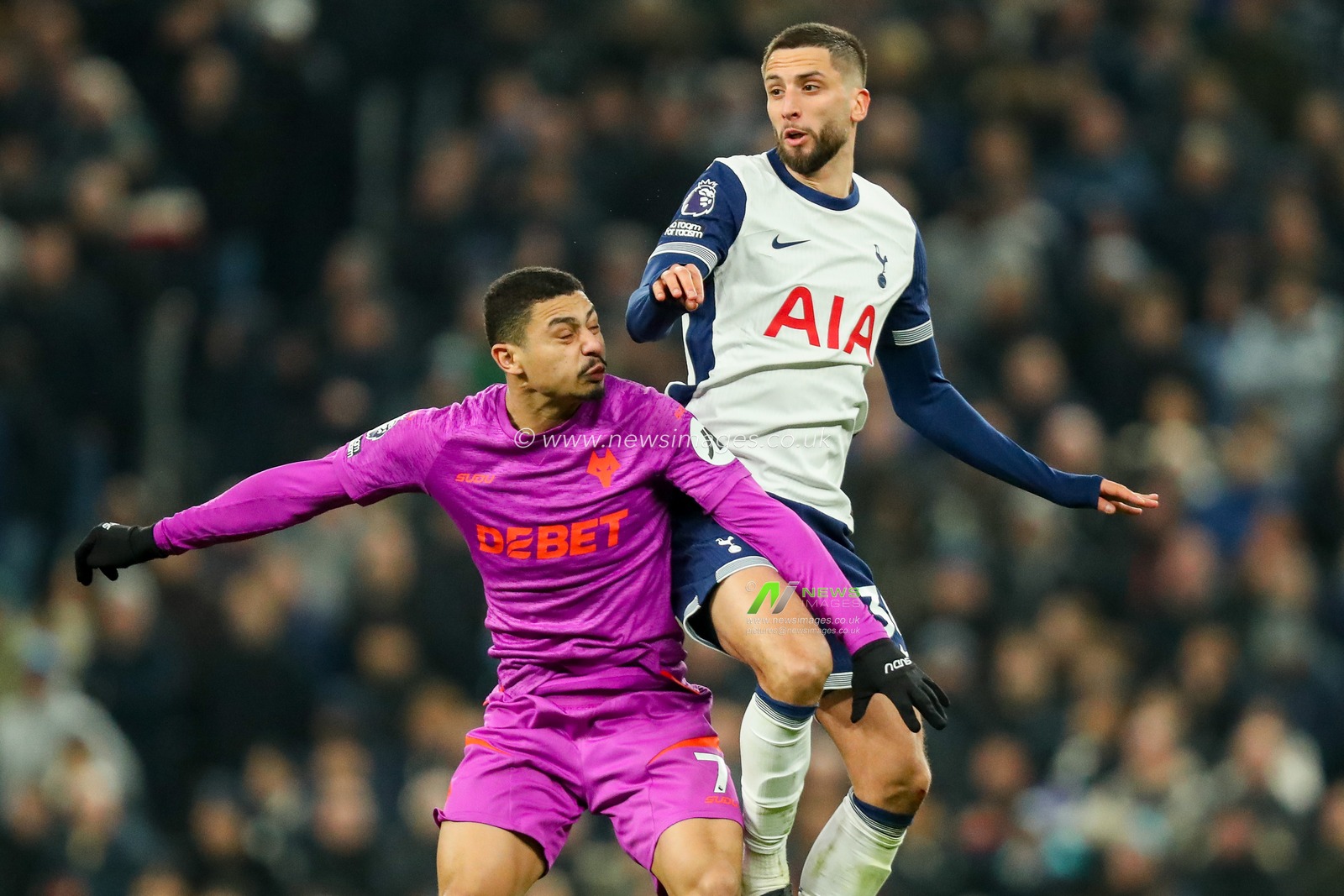 Andre of Wolverhampton Wanderers jumps for the ball with Rodrigo Bentancur of Tottenham Hotspur during the Premier League match Tottenham Hotspur vs Wolverhampton Wanderers at Tottenham Hotspur Stadium, London, United Kingdom, 29th December 2024

(Photo by Izzy Poles/News Images)