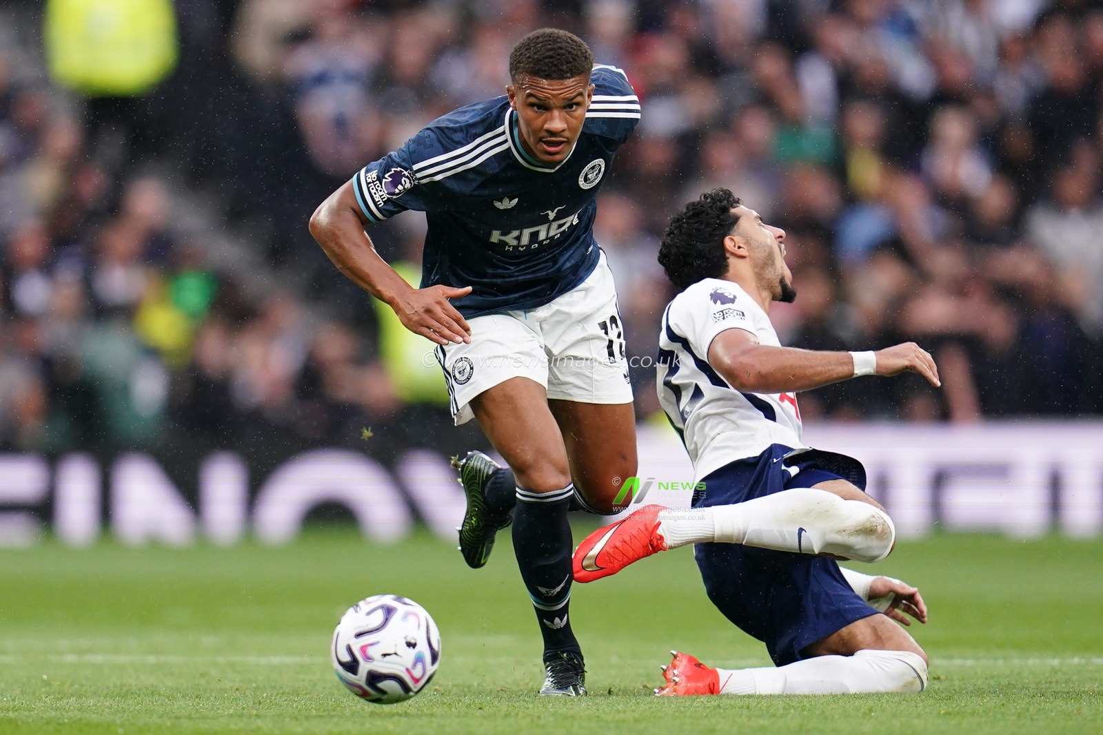 Malick Thiaw of Newcastle United wins battle against Omar Marmoush of Tottenham Hotspur during the Premier League match Tottenham Hotspur vs Newcastle Untied at Tottenham Hotspur Stadium, London, United Kingdom on 29 August 2026

(Photo by Harvey Murphy/News Images)