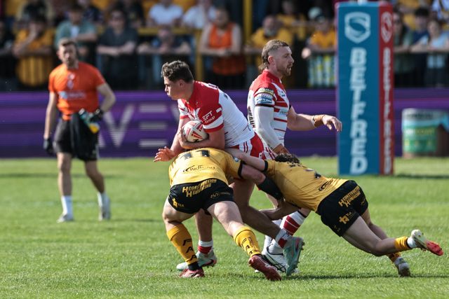Jack Welsby of St Helens R.F.C. is tackled by Jordan Lane of Castleford Tigers during the Betfred Super League round 12 match Castleford Tigers vs St Helens at OneBore Stadium, Castleford, Untied Kingdom on 23 May 2026

(Photo by Mark Cosgrove/News Images)