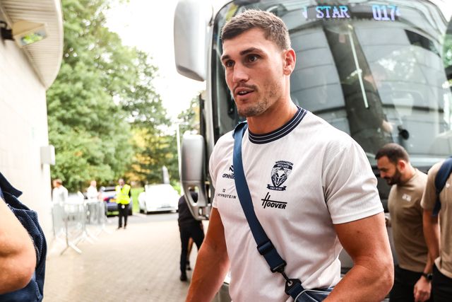 Sam Stone of Warrington Wolves arrives during the Betfred Super League round 25 match Hull FC vs Warrington Wolves at MKM Stadium, Hull, United Kingdom on 29 August 2026

(Photo by Alfie Cosgrove/News Images)