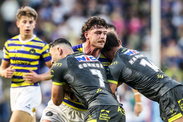 Jordy Crowther of Warrington Wolves is tackled by Jake Connor of Leeds Rhinos and Chris Hankinson of Leeds Rhinos during the Betfred Super League round 15 match Warrington Wolves vs Leeds Rhinos at The Halliwell Jones Stadium, Warrington, United Kingdom on 18 June 2026

(Photo by Alfie Cosgrove/News Images)