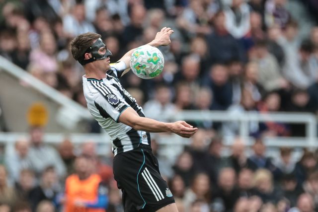 Sven Botman of Newcastle Untied controls the ball during the Premier League match Newcastle Untied vs Bournemouth at St. James's Park, Newcastle, United Kingdom on 18 April 2026

(Photo by Mark Cosgrove/News Images)