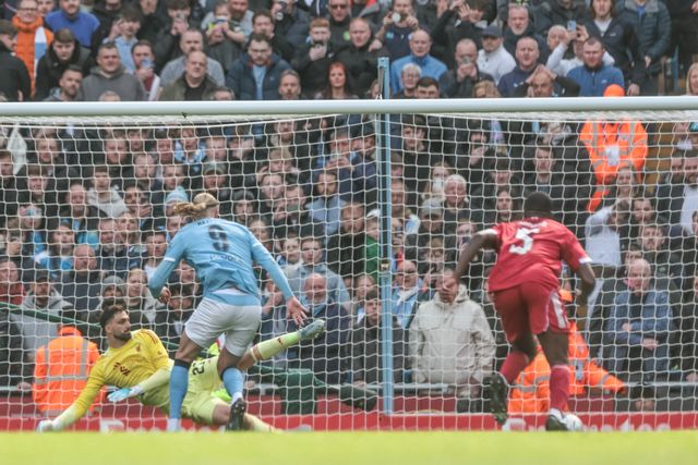 Erling Haaland of Manchester City scores a penalty to make it 1-0 during the Emirates FA Cup Quarter-Final match Manchester City vs Liverpool at Etihad Stadium, Manchester, United Kingdom on 04 April 2026

(Photo by Mark Cosgrove/News Images)