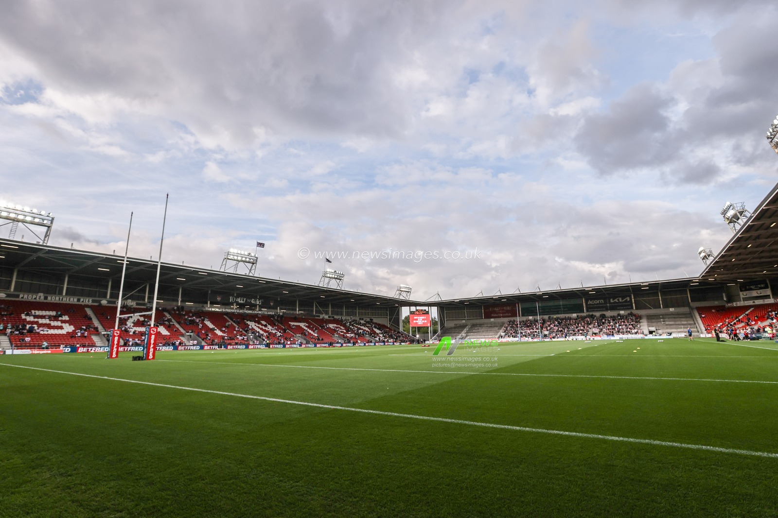 A general view of Totally Wicked Stadium during the Betfred Super League round 19 match St Helens vs Leigh Leopards at Totally Wicked Stadium, St Helens, United Kingdom, 17th July 2025

(Photo by Alfie Cosgrove/News Images)