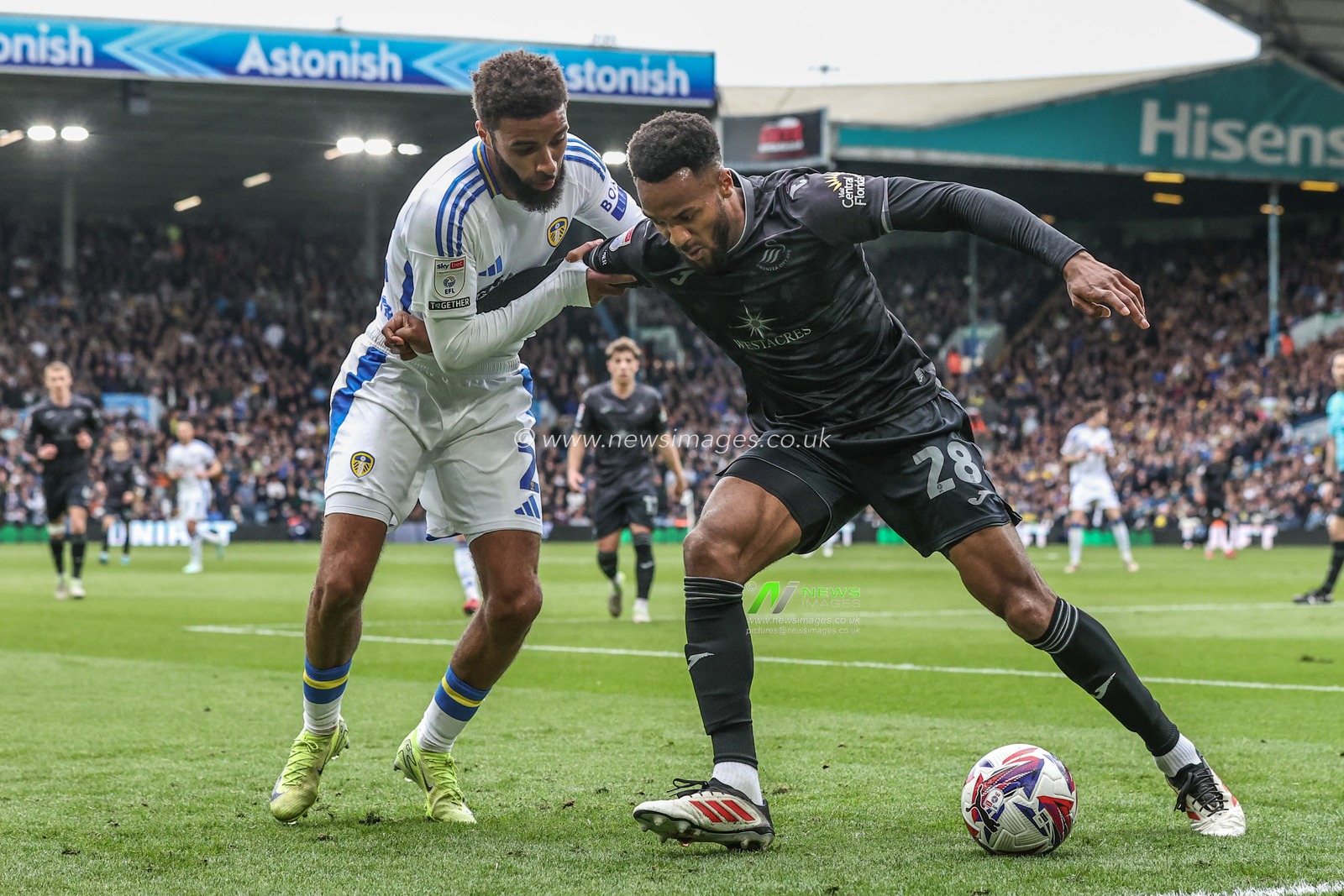 Hannes Delcroix of Swansea City holds off Jayden Bogle of Leeds United during the Sky Bet Championship match Leeds United vs Swansea City at Elland Road, Leeds, United Kingdom, 29th March 2025

(Photo by Alfie Cosgrove/News Images)
