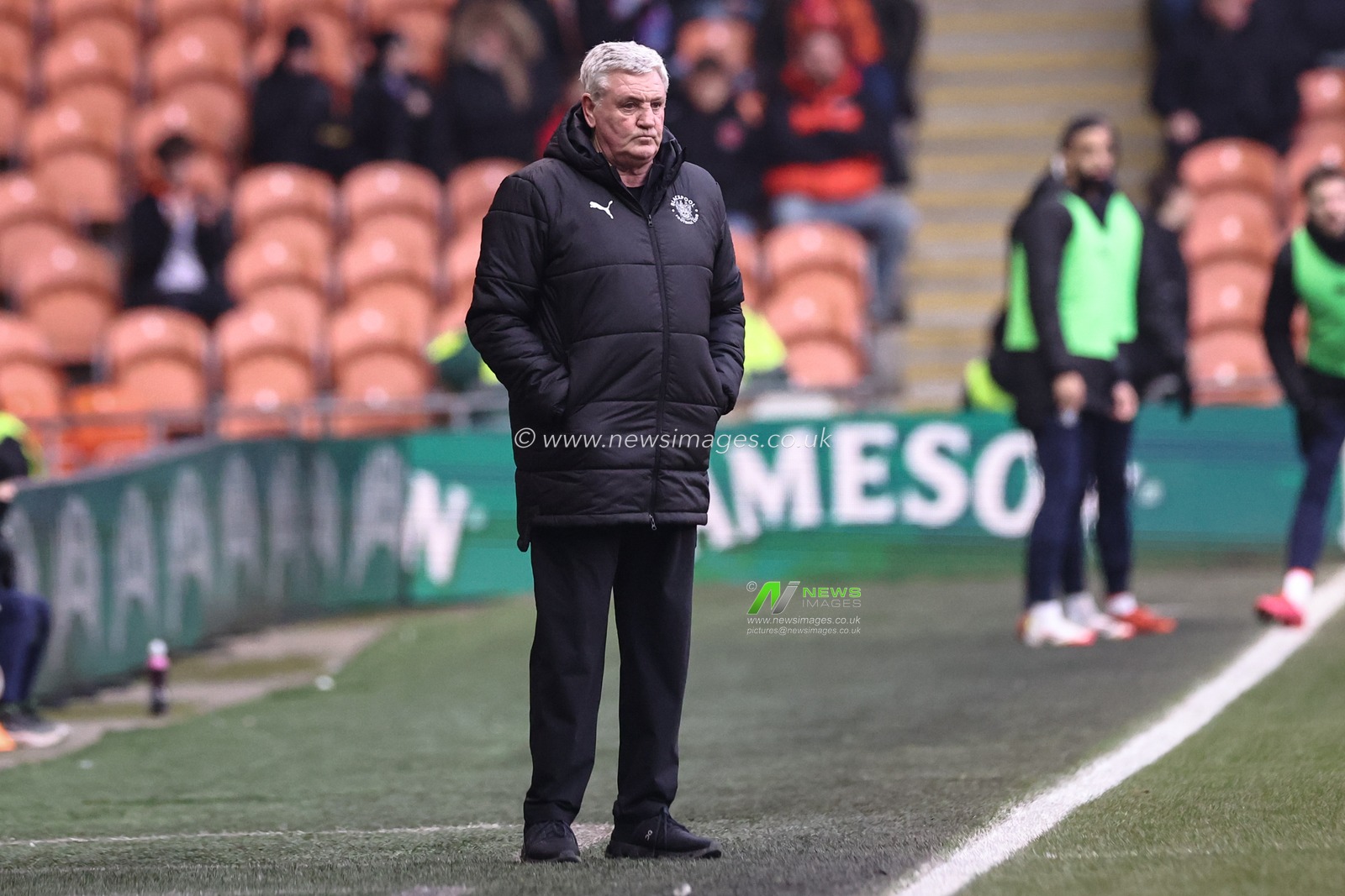Steve Bruce manager of Blackpool during the Sky Bet League 1 match Blackpool vs Mansfield Town at Bloomfield Road, Blackpool, United Kingdom, 15th February 2025

(Photo by Mark Cosgrove/News Images)