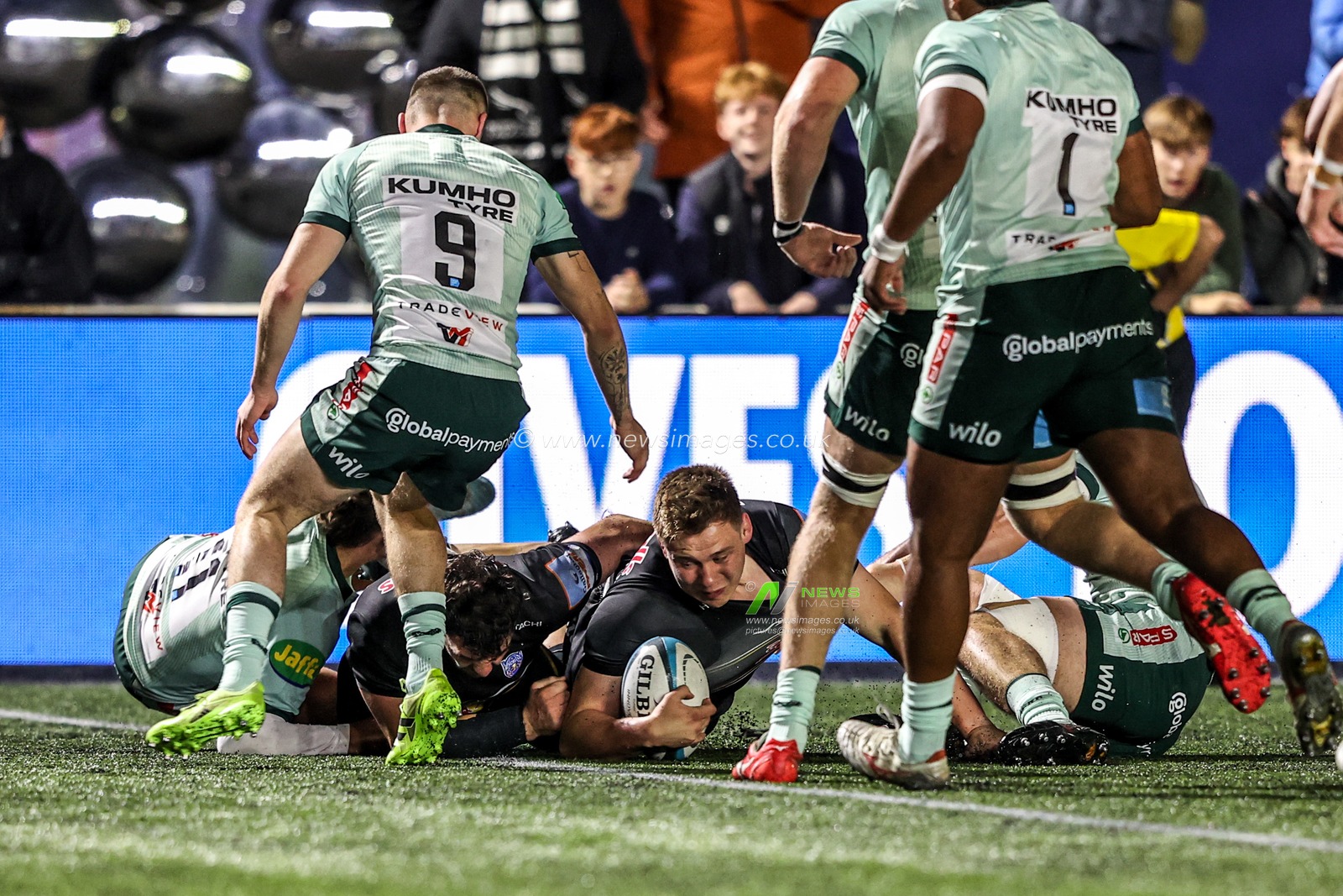 Oscar Usher of Newcastle Red Bulls goes over for a try during the Premiership Rugby Cup match Newcastle Red Bulls vs Leicester Tigers at Kingston Park, Newcastle, United Kingdom, 31st October 2025

(Photo by Alfie Cosgrove/News Images)

*** GER AUT SUI OUT ***