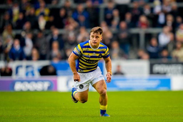 Leon Hayes of Warrington runs during the Betfred Super League round 14 match St Helens vs Warrington Wolves at The BrewDog Stadium, St Helens, United Kingdom on 11 June 2026

(Photo by Maynard Manyowa/News Images)