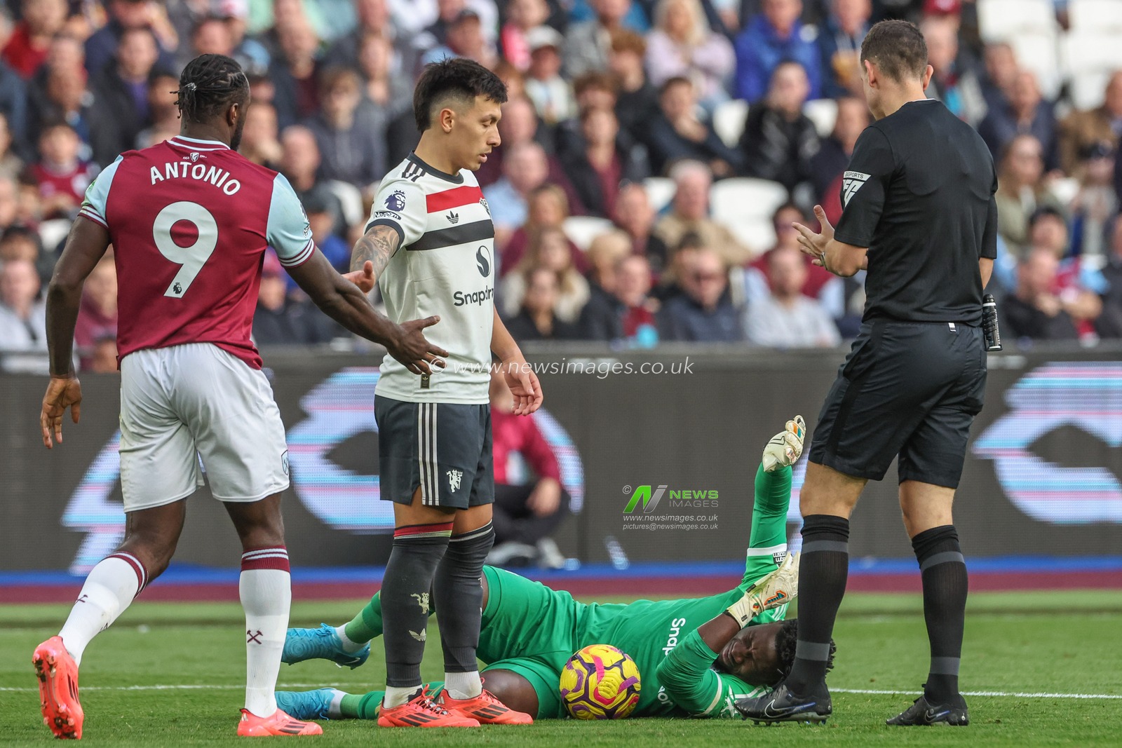 AndrÃ© Onana of Manchester United takes a knock in a tackle during the Premier League match West Ham United vs Manchester United at London Stadium, London, United Kingdom, 27th October 2024

(Photo by Mark Cosgrove/News Images)