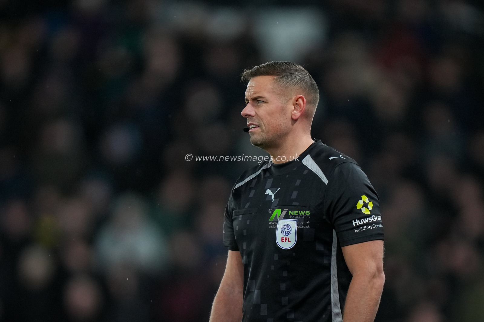 Assistant referee Matthew Smith during the Sky Bet Championship match Derby County vs Middlesbrough at Pride Park Stadium, Derby, United Kingdom, 1st January 2026

(Photo by Maynard Manyowa/News Images)

*** GER AUT SUI OUT ***