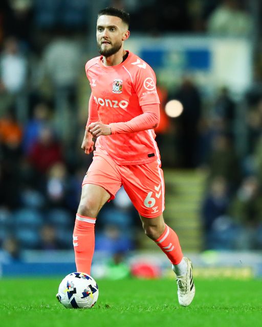 Matt Grimes of Coventry City with ball at his feet during the Sky Bet Championship match Blackburn Rovers vs Coventry City at Ewood Park, Blackburn, United Kingdom on 17 April 2026

(Photo by Jorge Horsted/News Images)
