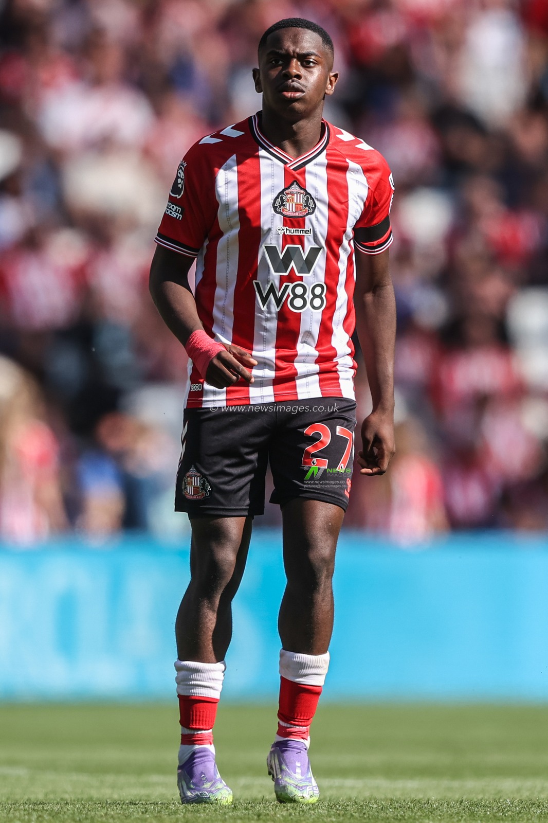 Noah Sadiki of Sunderland during the Premier League match Sunderland vs West Ham United at Stadium Of Light, Sunderland, United Kingdom, 16th August 2025

(Photo by Alfie Cosgrove/News Images)